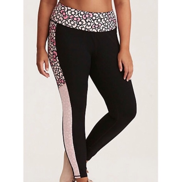 ❣️1 pair left❣️Torrid Hello Kitty active leggings - Picture 2 of 6